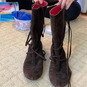 Women’s brown suede boots